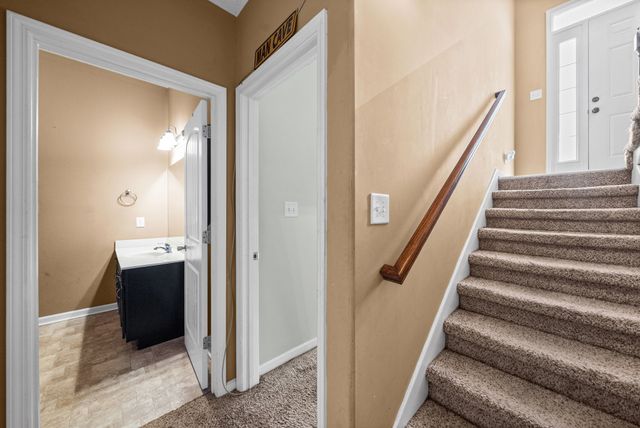 627 Hidden Valley Dr, Clarksville, TN 37040