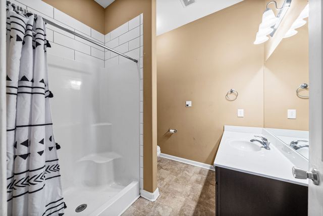 627 Hidden Valley Dr, Clarksville, TN 37040
