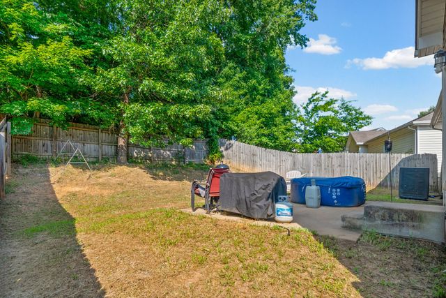 627 Hidden Valley Dr, Clarksville, TN 37040