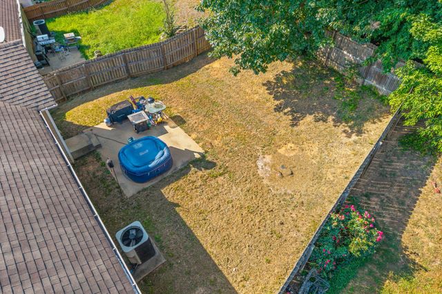 627 Hidden Valley Dr, Clarksville, TN 37040