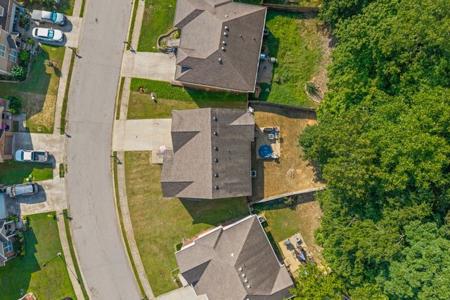 627 Hidden Valley Dr, Clarksville, TN 37040