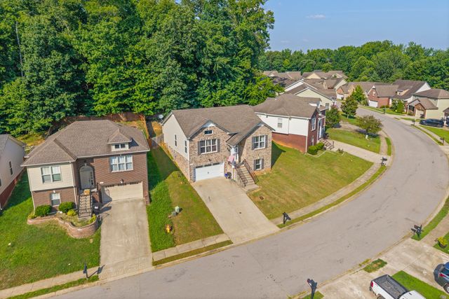 627 Hidden Valley Dr, Clarksville, TN 37040