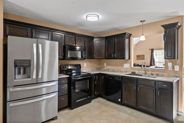 627 Hidden Valley Dr, Clarksville, TN 37040