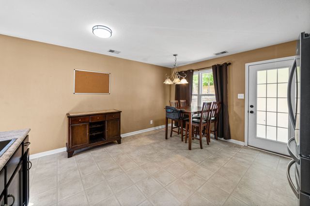 627 Hidden Valley Dr, Clarksville, TN 37040