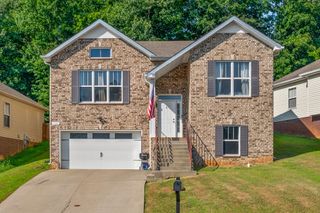 627 Hidden Valley Dr, Clarksville, TN 37040