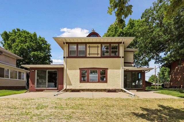 3940 Lake Curve Avenue N, Robbinsdale, MN 55422