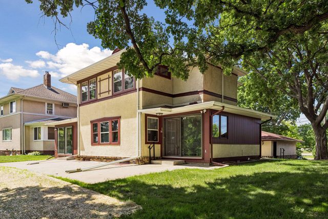 3940 Lake Curve Avenue N, Robbinsdale, MN 55422