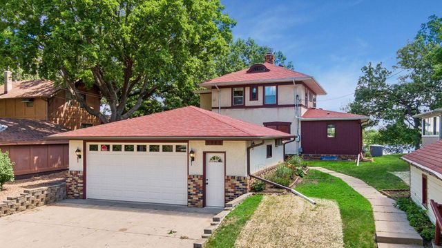 3940 Lake Curve Avenue N, Robbinsdale, MN 55422