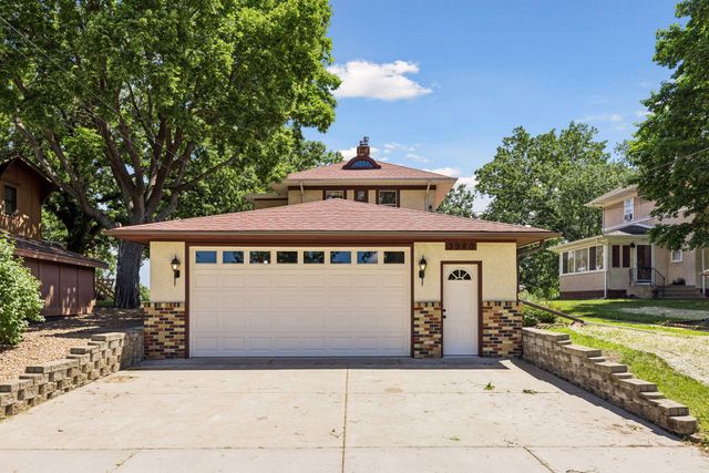 3940 Lake Curve Avenue N, Robbinsdale, MN 55422