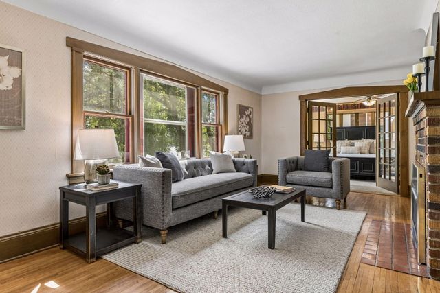 3940 Lake Curve Avenue N, Robbinsdale, MN 55422