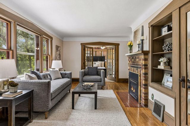 3940 Lake Curve Avenue N, Robbinsdale, MN 55422