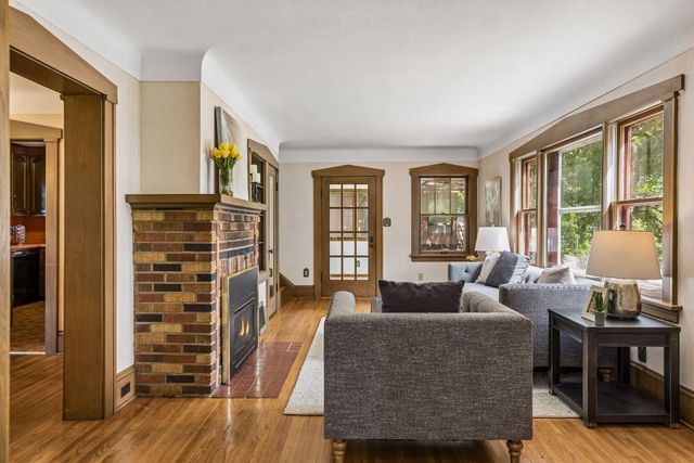 3940 Lake Curve Avenue N, Robbinsdale, MN 55422