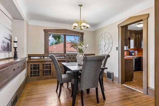3940 Lake Curve Avenue N, Robbinsdale, MN 55422