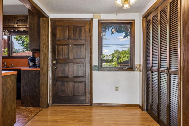 3940 Lake Curve Avenue N, Robbinsdale, MN 55422