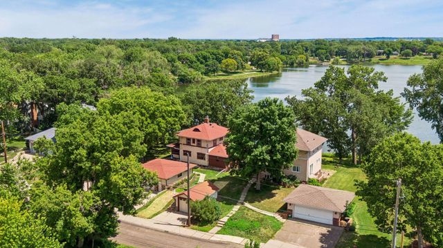 3940 Lake Curve Avenue N, Robbinsdale, MN 55422