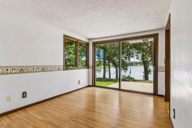 3940 Lake Curve Avenue N, Robbinsdale, MN 55422