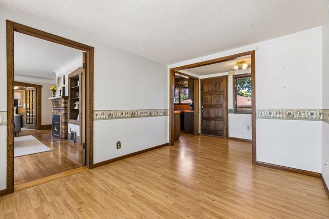 3940 Lake Curve Avenue N, Robbinsdale, MN 55422
