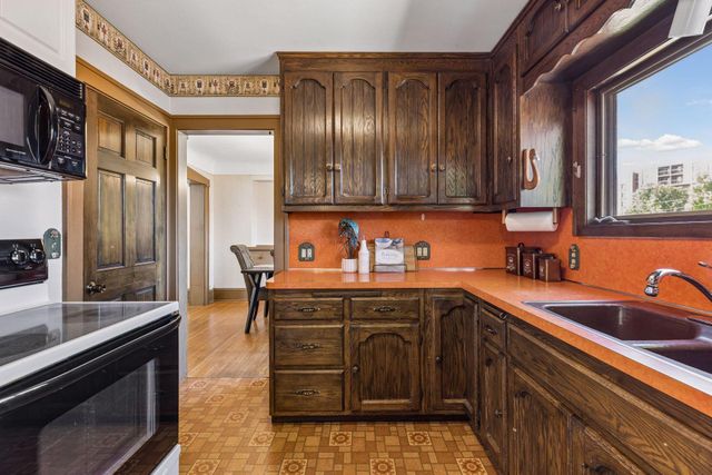 3940 Lake Curve Avenue N, Robbinsdale, MN 55422