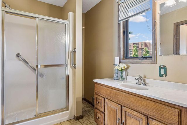 3940 Lake Curve Avenue N, Robbinsdale, MN 55422
