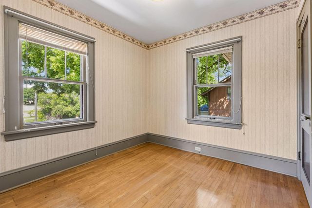 3940 Lake Curve Avenue N, Robbinsdale, MN 55422