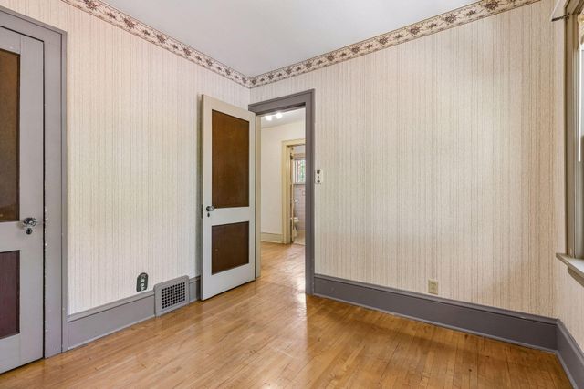 3940 Lake Curve Avenue N, Robbinsdale, MN 55422