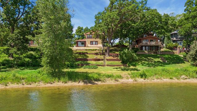 3940 Lake Curve Avenue N, Robbinsdale, MN 55422