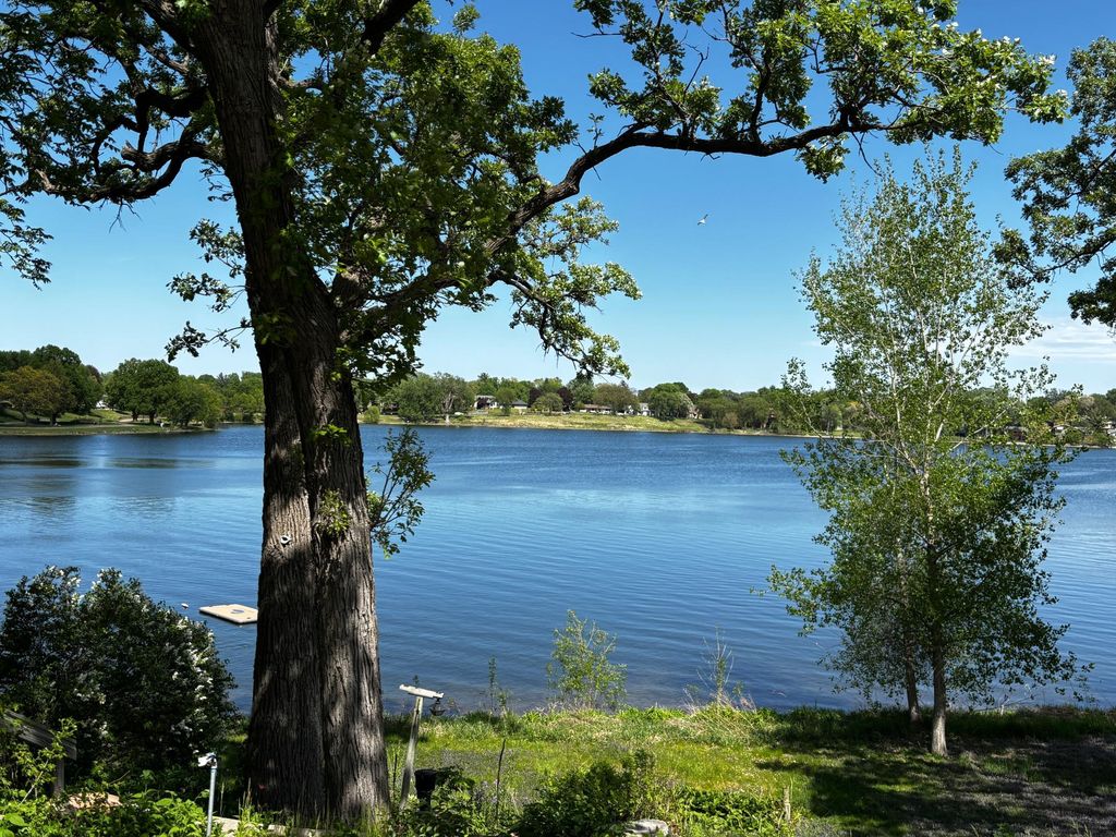 3940 Lake Curve Avenue N, Robbinsdale, MN 55422