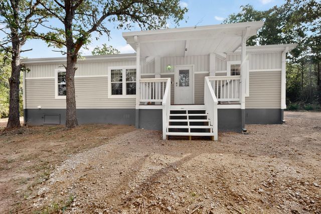 300 Flaming Oak DR, Bastrop, TX 78602