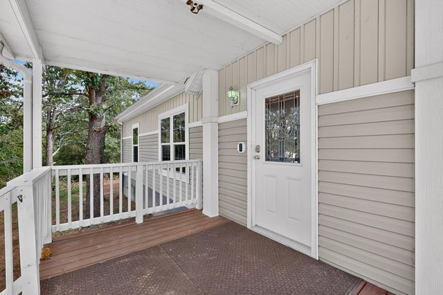 300 Flaming Oak DR, Bastrop, TX 78602