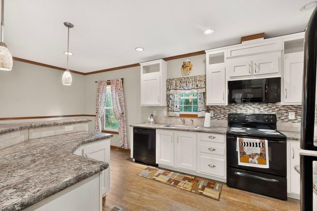 300 Flaming Oak DR, Bastrop, TX 78602