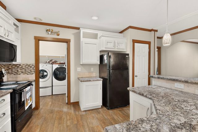 300 Flaming Oak DR, Bastrop, TX 78602