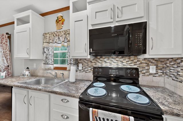 300 Flaming Oak DR, Bastrop, TX 78602
