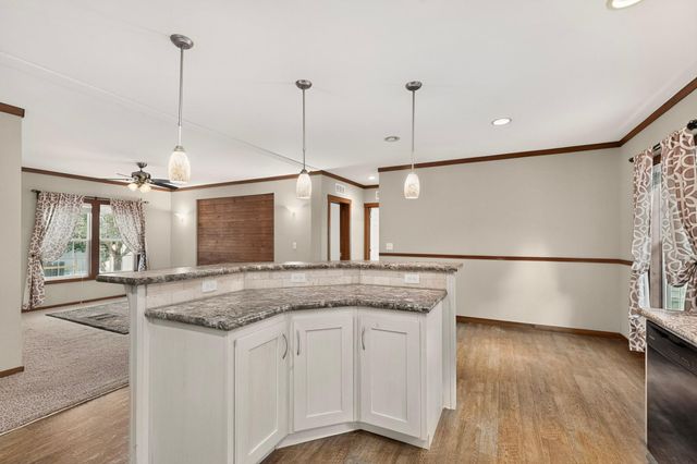 300 Flaming Oak DR, Bastrop, TX 78602