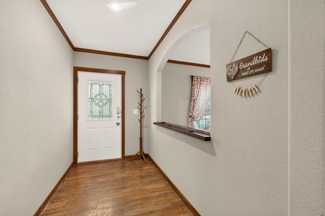 300 Flaming Oak DR, Bastrop, TX 78602