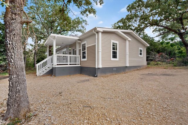 300 Flaming Oak DR, Bastrop, TX 78602
