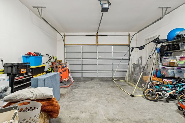 1566 Drakes Creek Rd, Hendersonville, TN 37075
