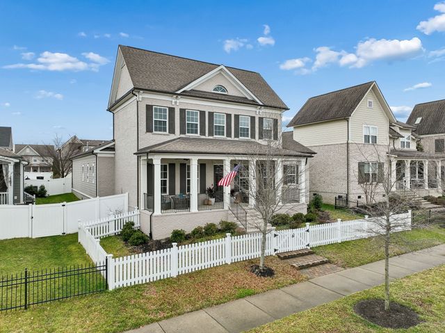 1566 Drakes Creek Rd, Hendersonville, TN 37075