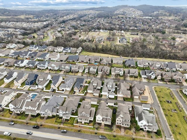1566 Drakes Creek Rd, Hendersonville, TN 37075