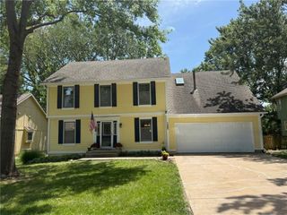 1385 E Meadow Lane, Olathe, KS 66062