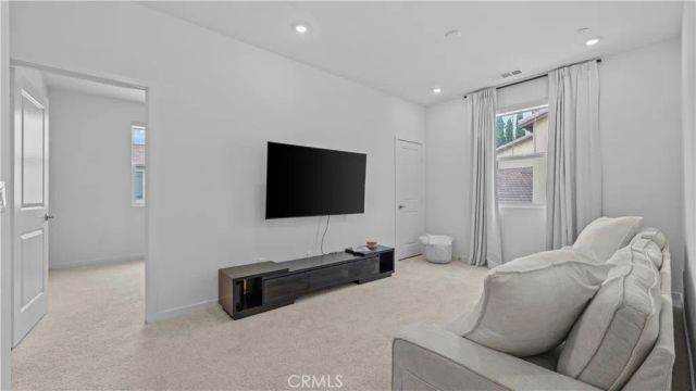 11755 Fenton, Sylmar, CA 91342