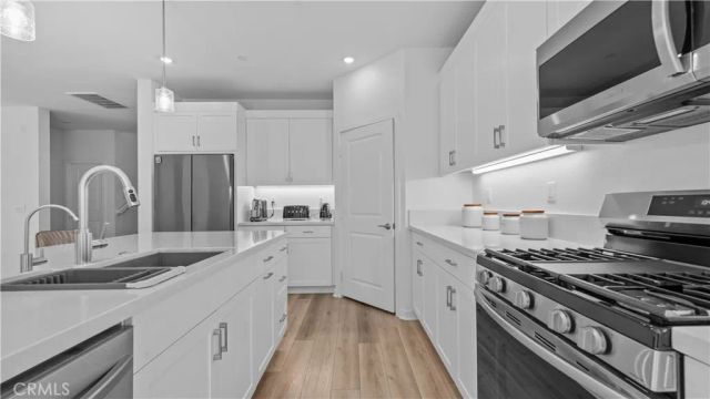 11755 Fenton, Sylmar, CA 91342