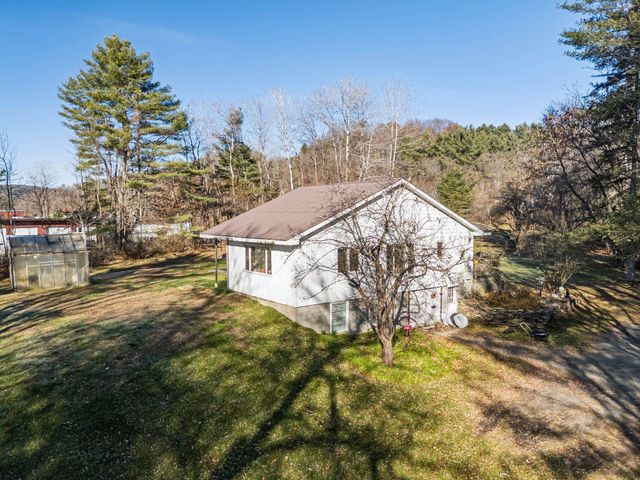 100 Cope Lane, Hartford, VT 05001