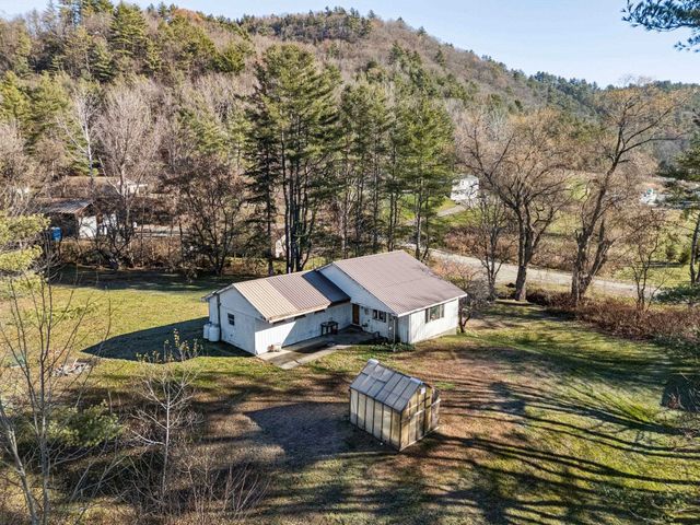 100 Cope Lane, Hartford, VT 05001