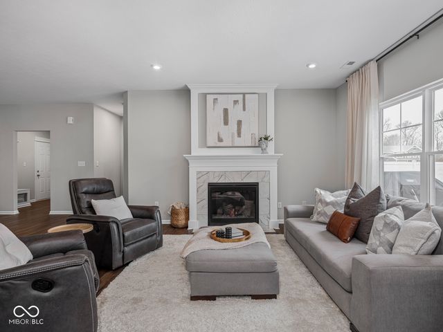 7176 Hart Street, Cumberland, IN 46229