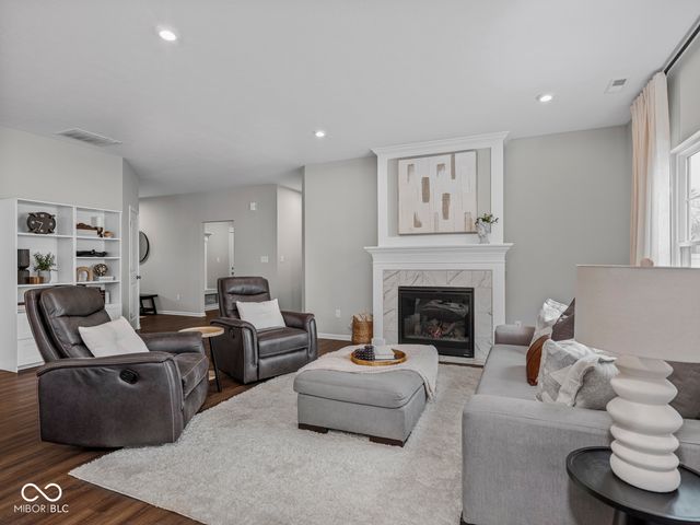 7176 Hart Street, Cumberland, IN 46229