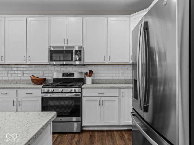 7176 Hart Street, Cumberland, IN 46229