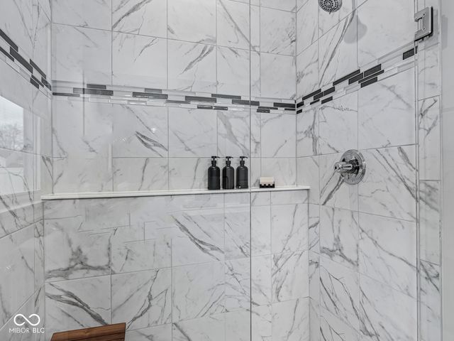 7176 Hart Street, Cumberland, IN 46229