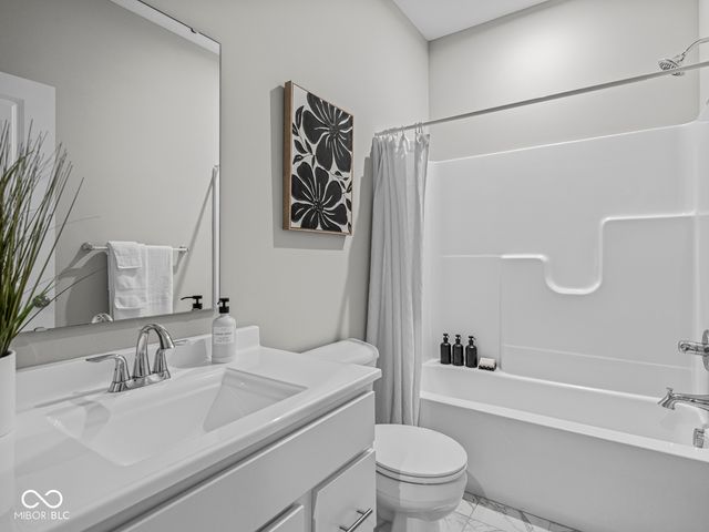 7176 Hart Street, Cumberland, IN 46229