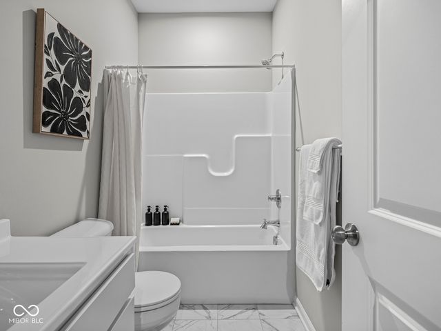 7176 Hart Street, Cumberland, IN 46229