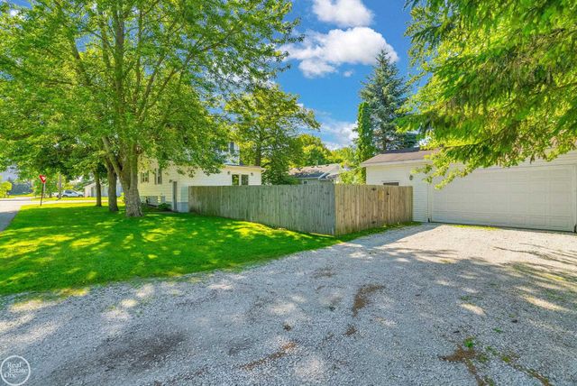 802 Saint James Street, Marysville, MI 48040